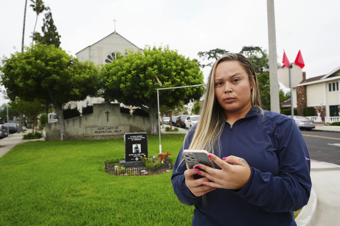 Banyak warga Amerika yang menyaksikan penangkapan imigrasi untuk pertama kalinya dan bereaksi
